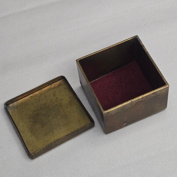 Antique Art Nouveau Brass Trinket or Jewelry Box Estate Find - Picture 5 of 12